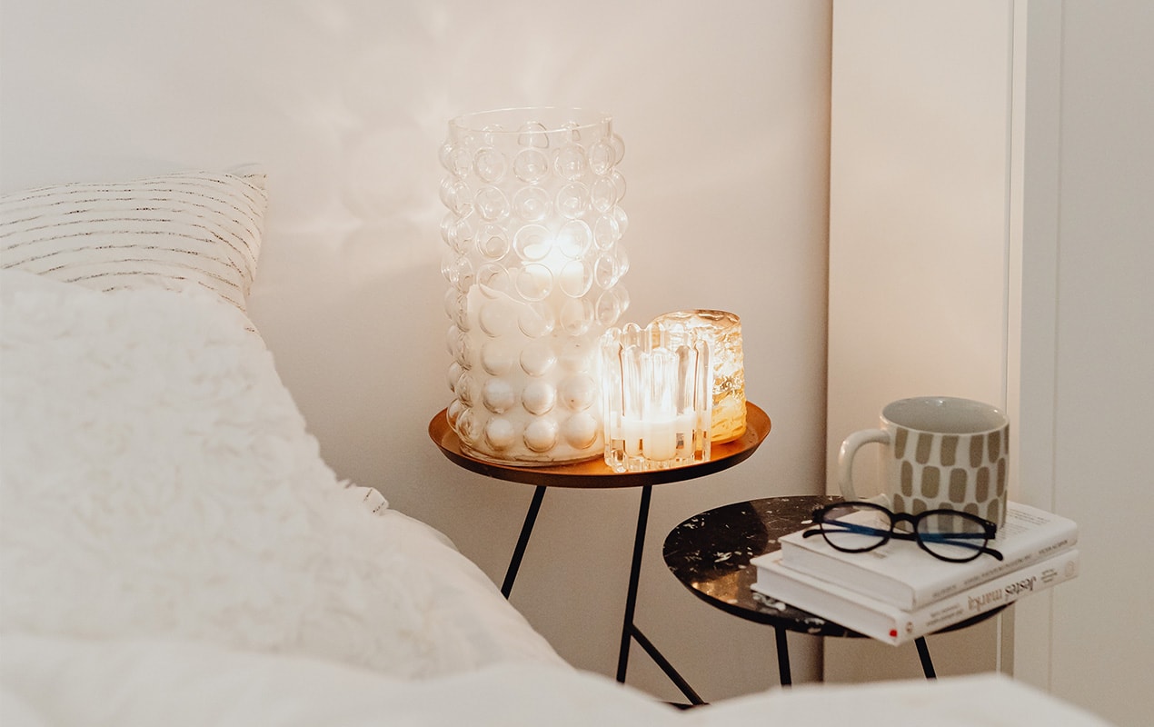 Bed side table with lamps