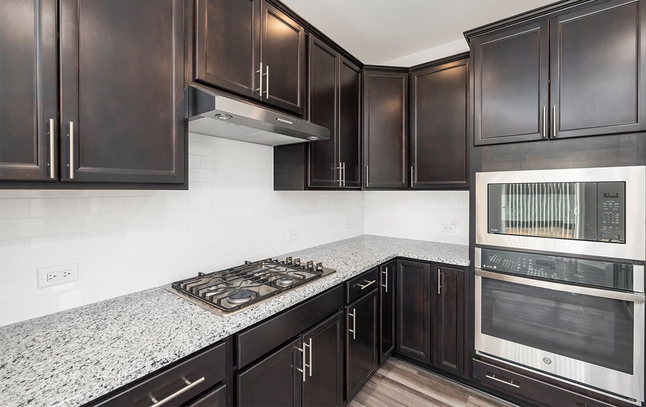 Black and White Kitchen: Complementary Appliances