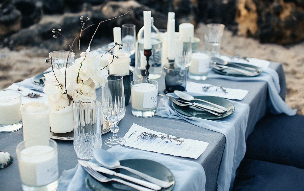 Outdoor table decorationwith multiple linens