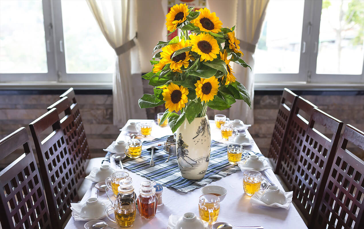 Dinning space with sunflower centerpiece