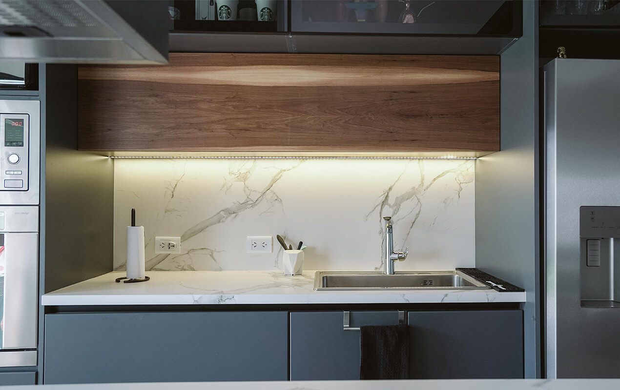 White Counter Backsplash Ideas with DeCasa Collections