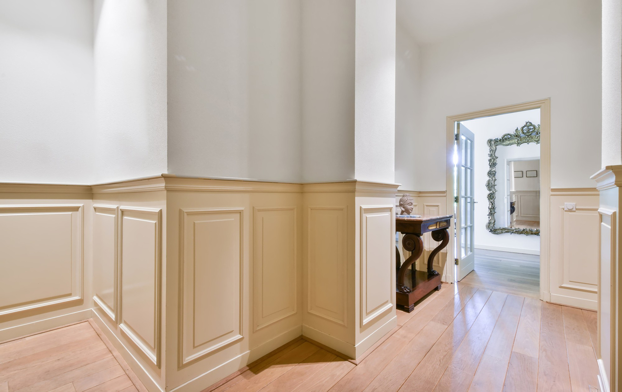 Contrast Wainscoting