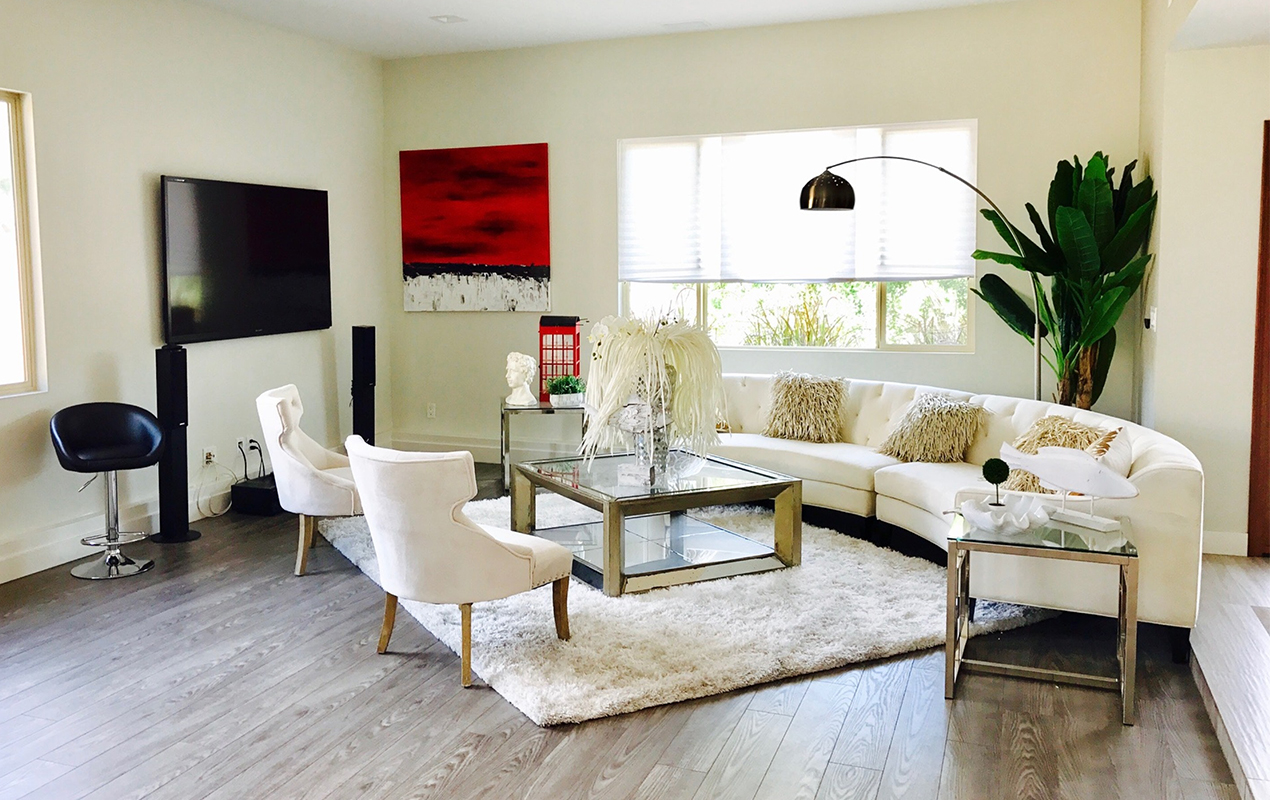 White living room sofa and white chairs 