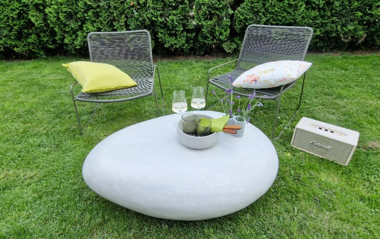 Outdoor setting with chairs and white stone coffee table