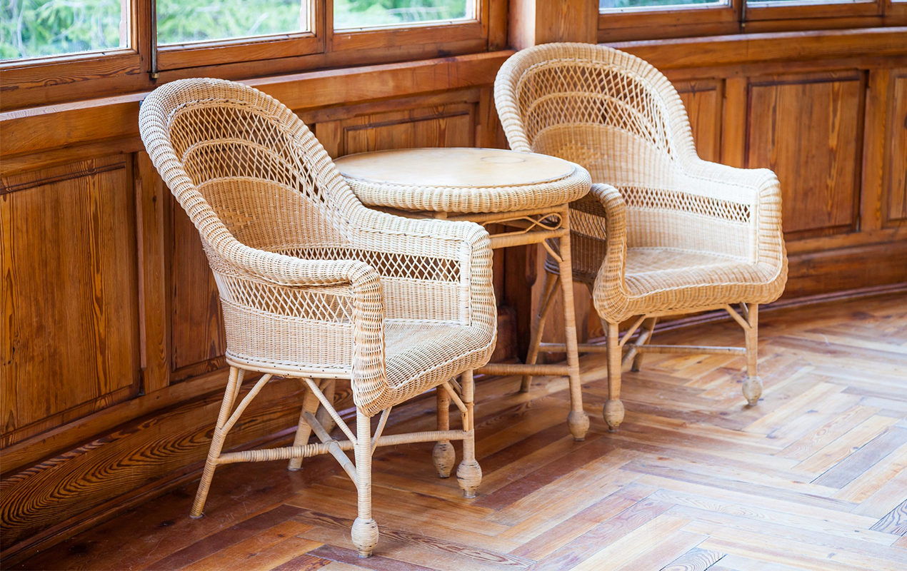 Italian wicker chairs with coffee table