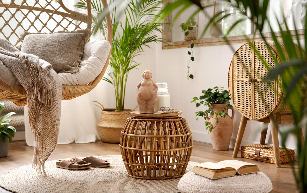 Boho composition with changing swing coffee table