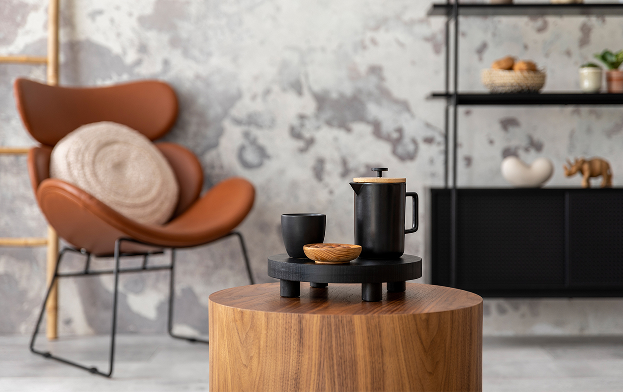 Wooden surface black tea set