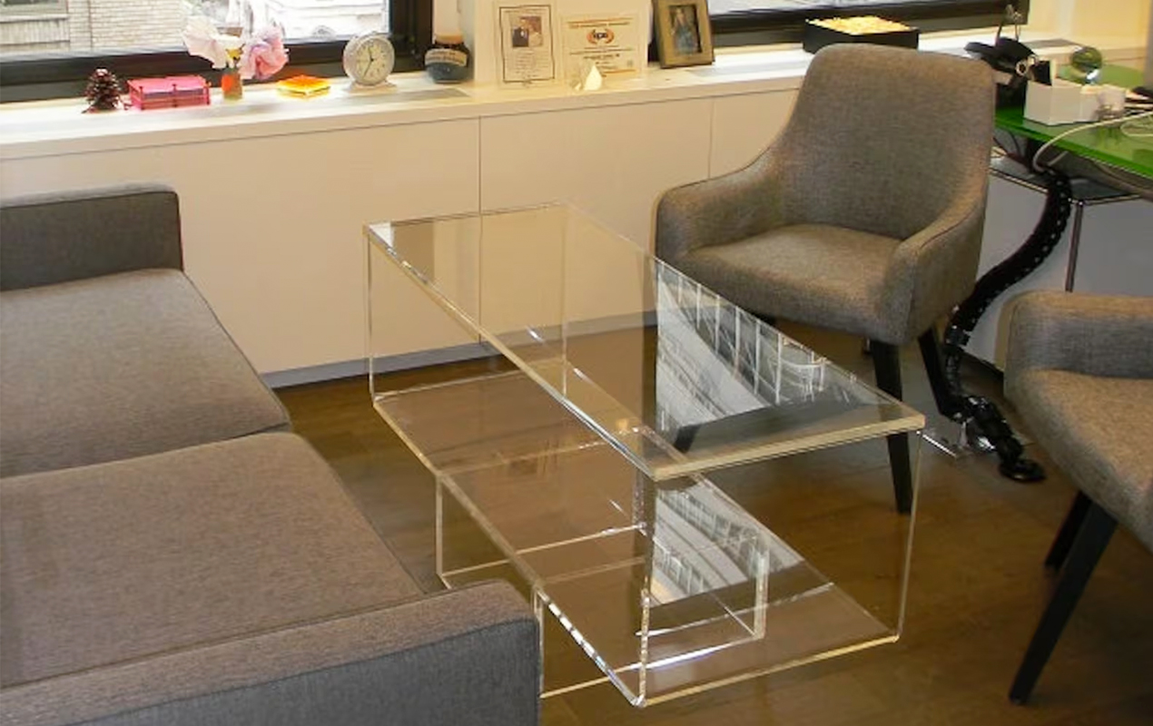 Contemporary Style: The Acrylic Coffee Table Design