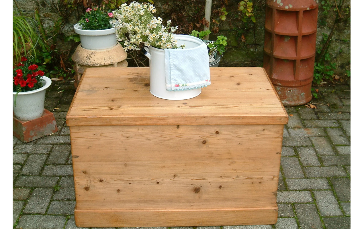 Enduring Style: Antique Pine Blanket Coffee Table with Rustic Authenticity