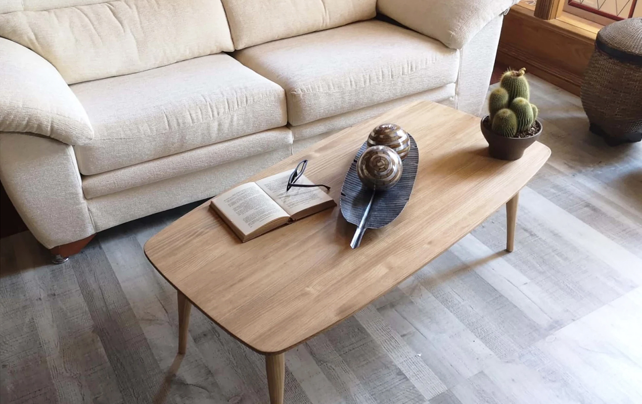 Simplicity in Style: The Elegant Pine Coffee Table with Sturdy Conical Legs
