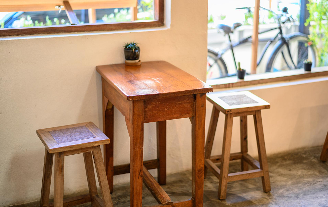 Vintage Café Vibes: The Wooden Coffee Table with Nostalgic Appeal