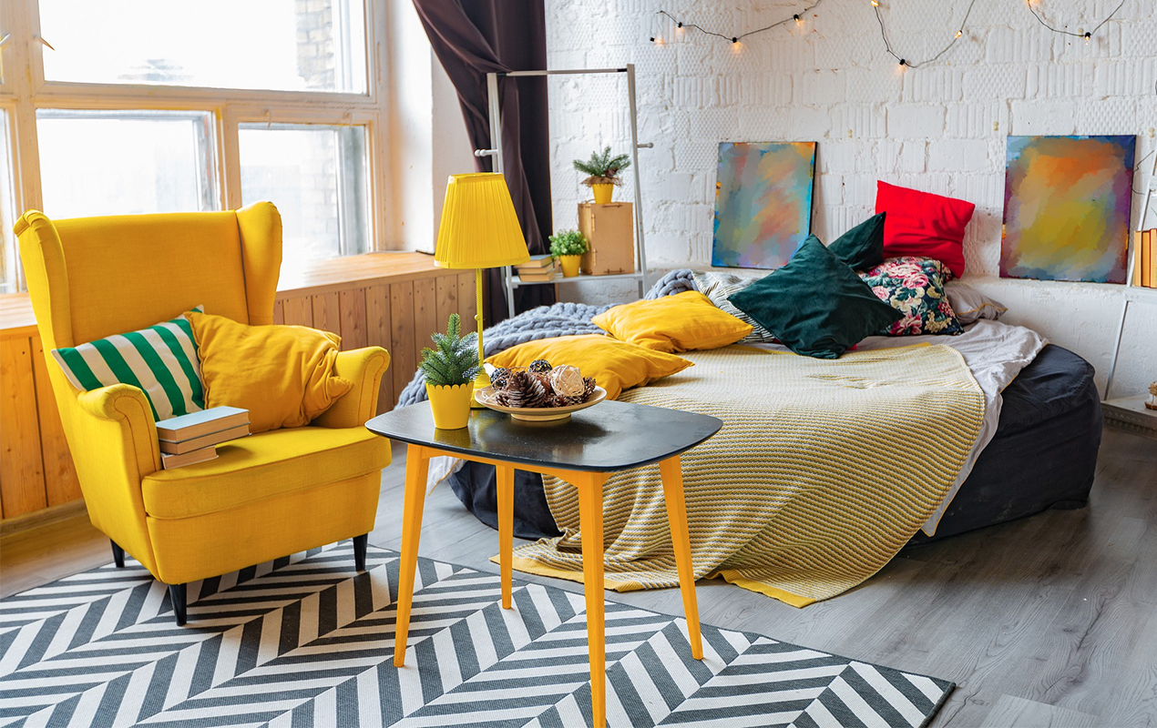 Chic Contrast: The Striking Black and Yellow Coffee Table Ensemble