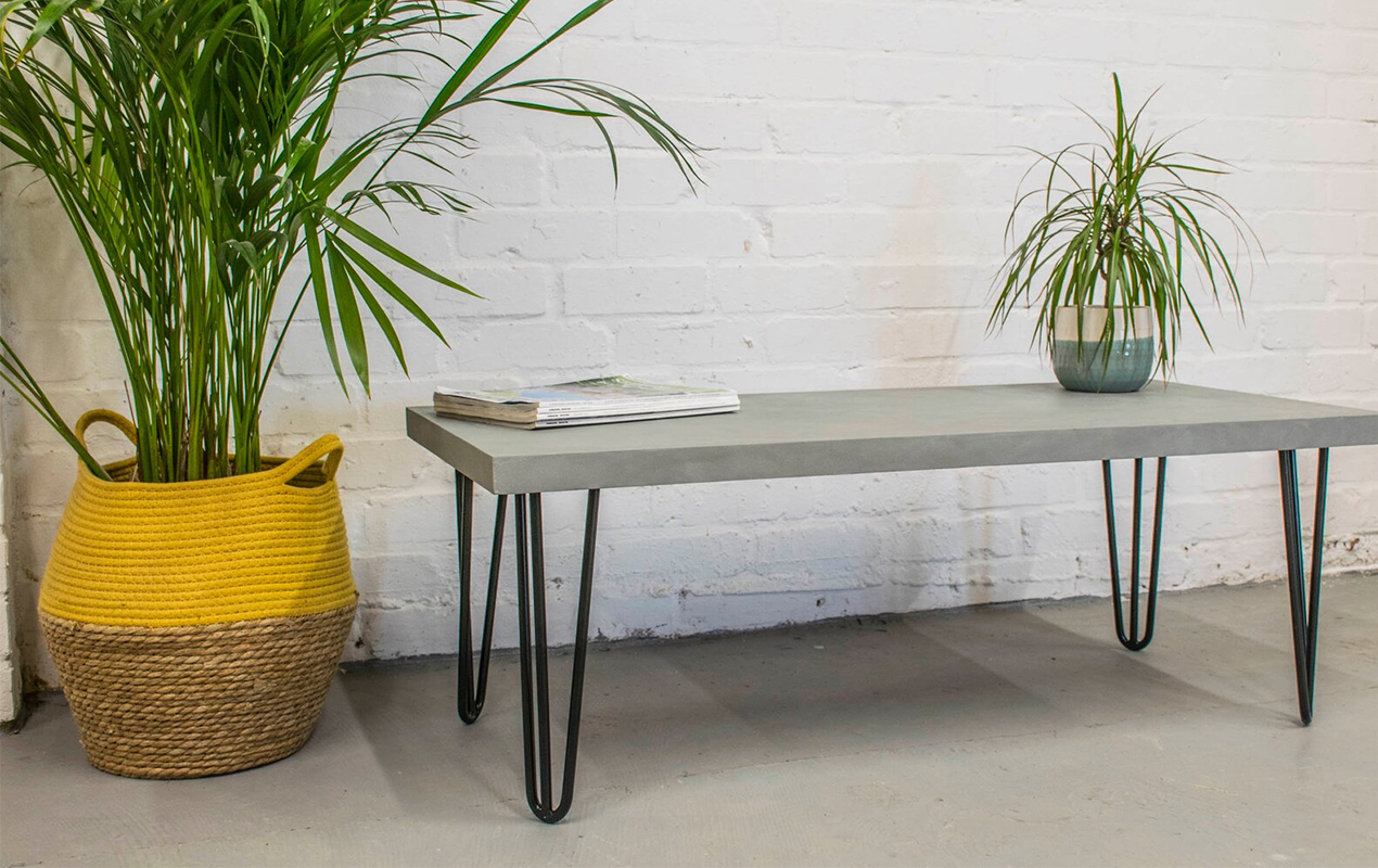 Rectangular table with black hairpin legs