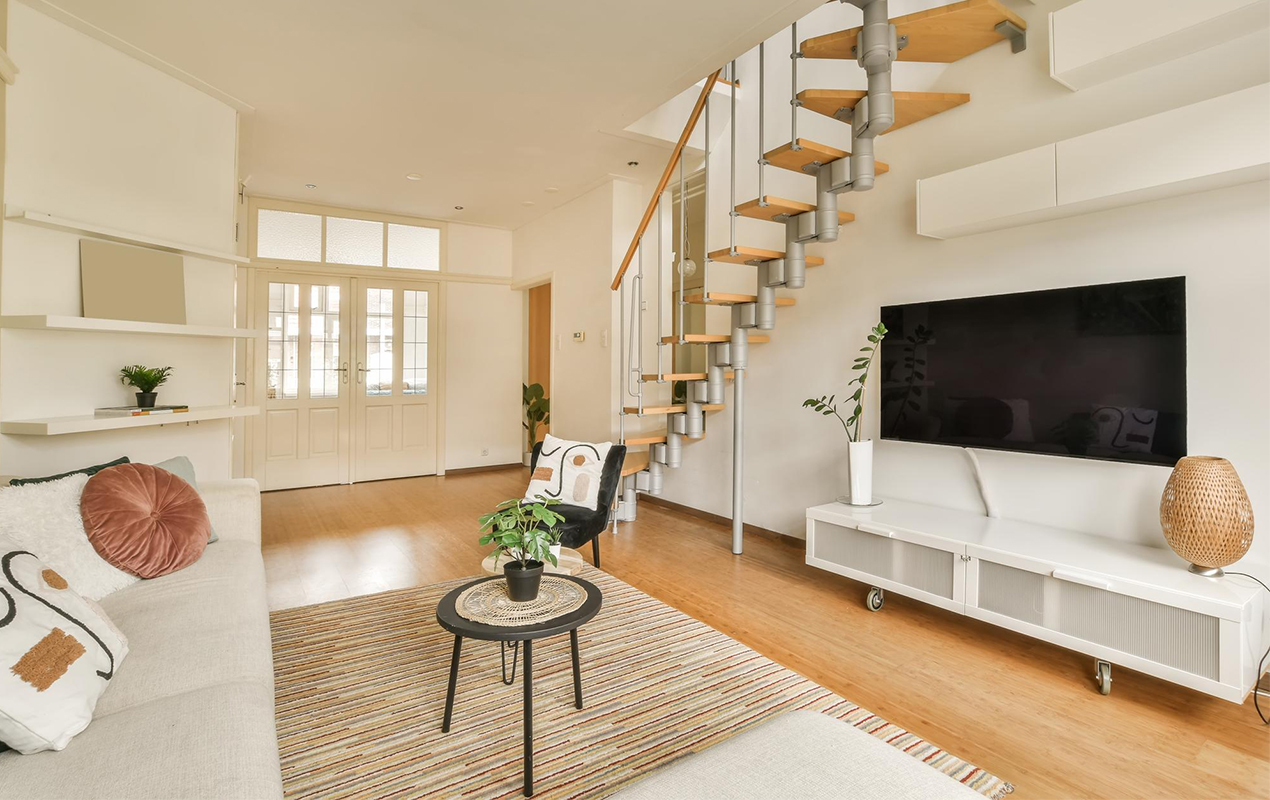 Home staging with small table, rattan round shape tray mat and large area rug.