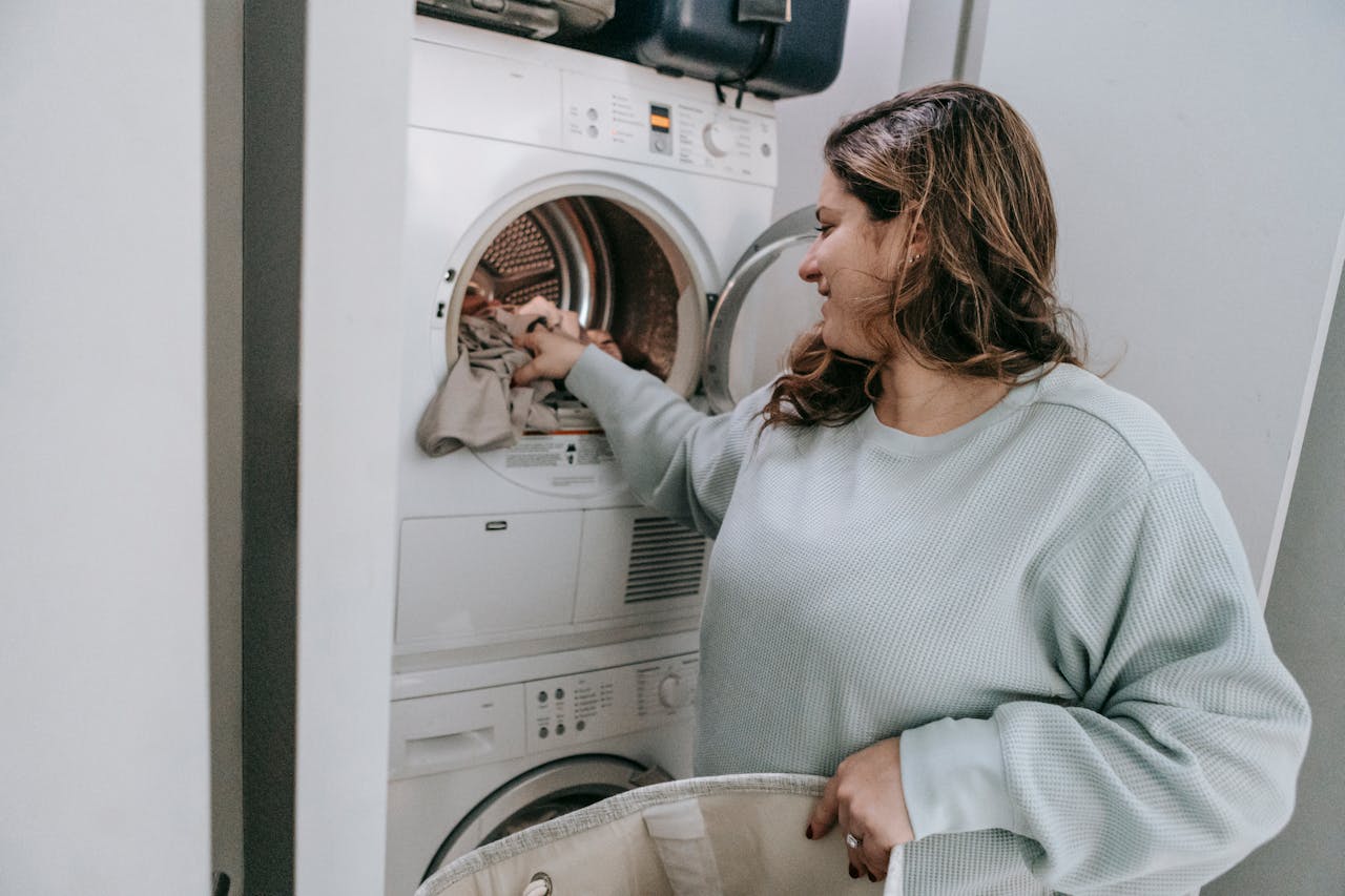Laundry appliance storage