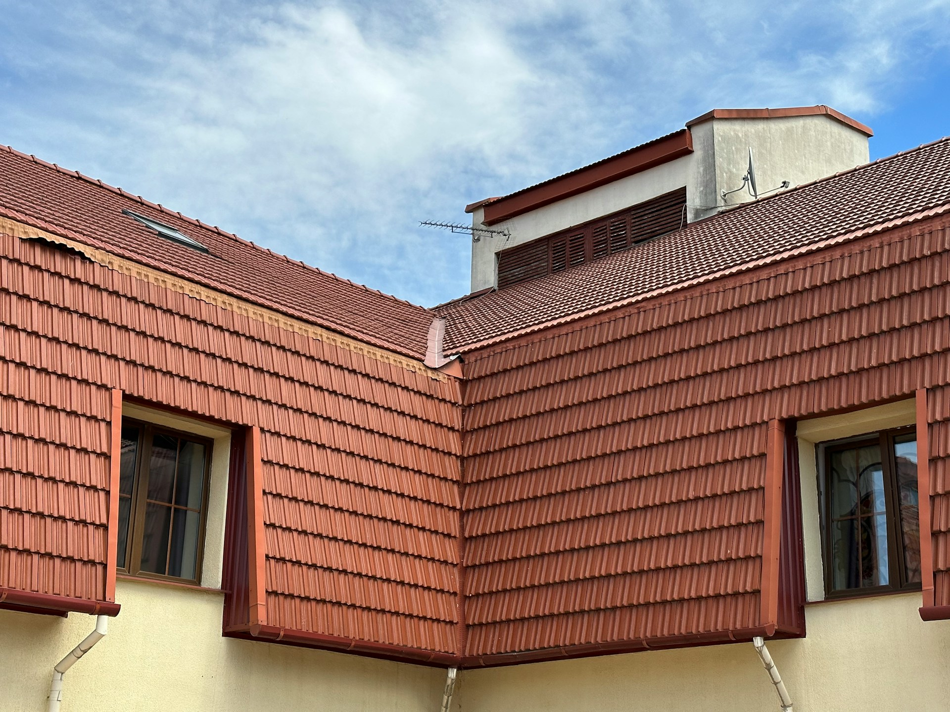 flat tiled home roof design