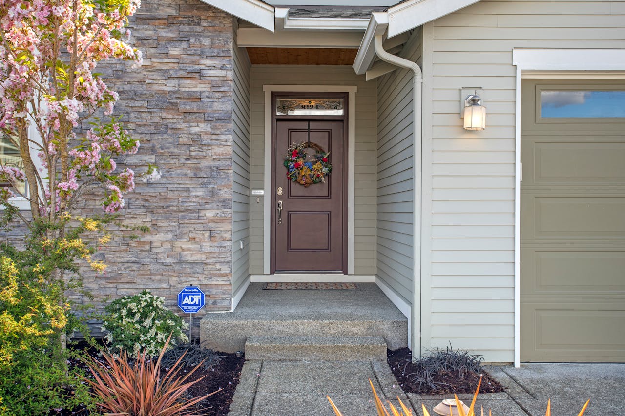 When to Repair or Replace Your Home Siding