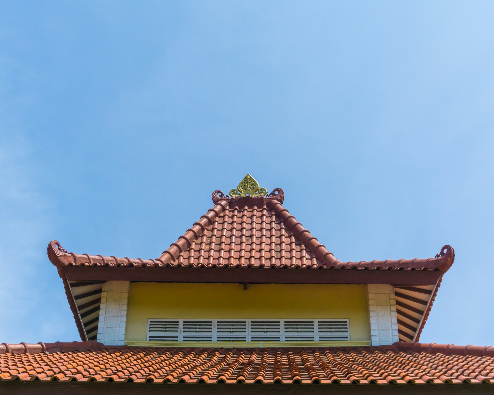 Easy Roof Care Tips That Prevent Costly Repairs