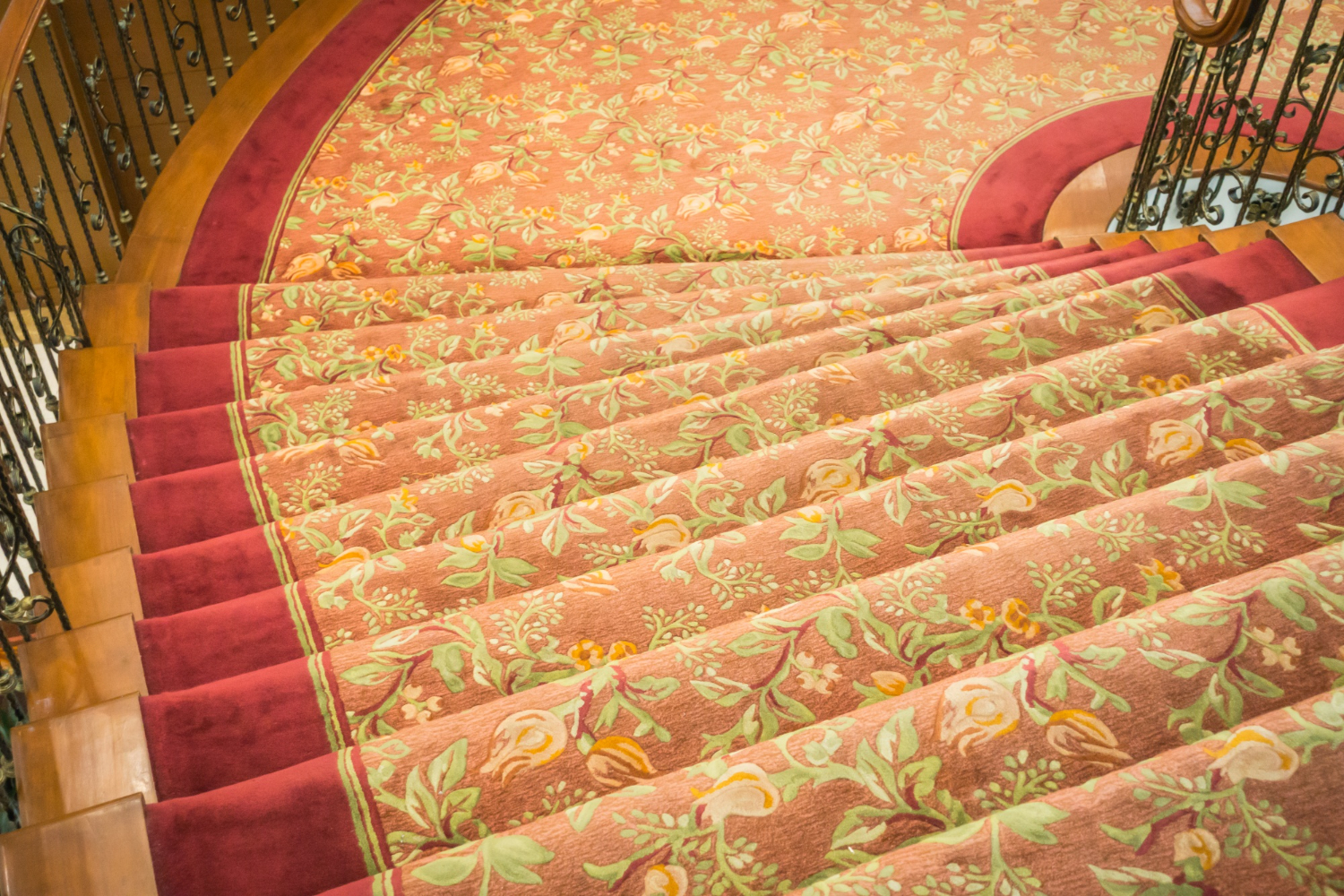 Top 5 Stair Carpet Ideas in Dubai for Luxury, Comfort & Style