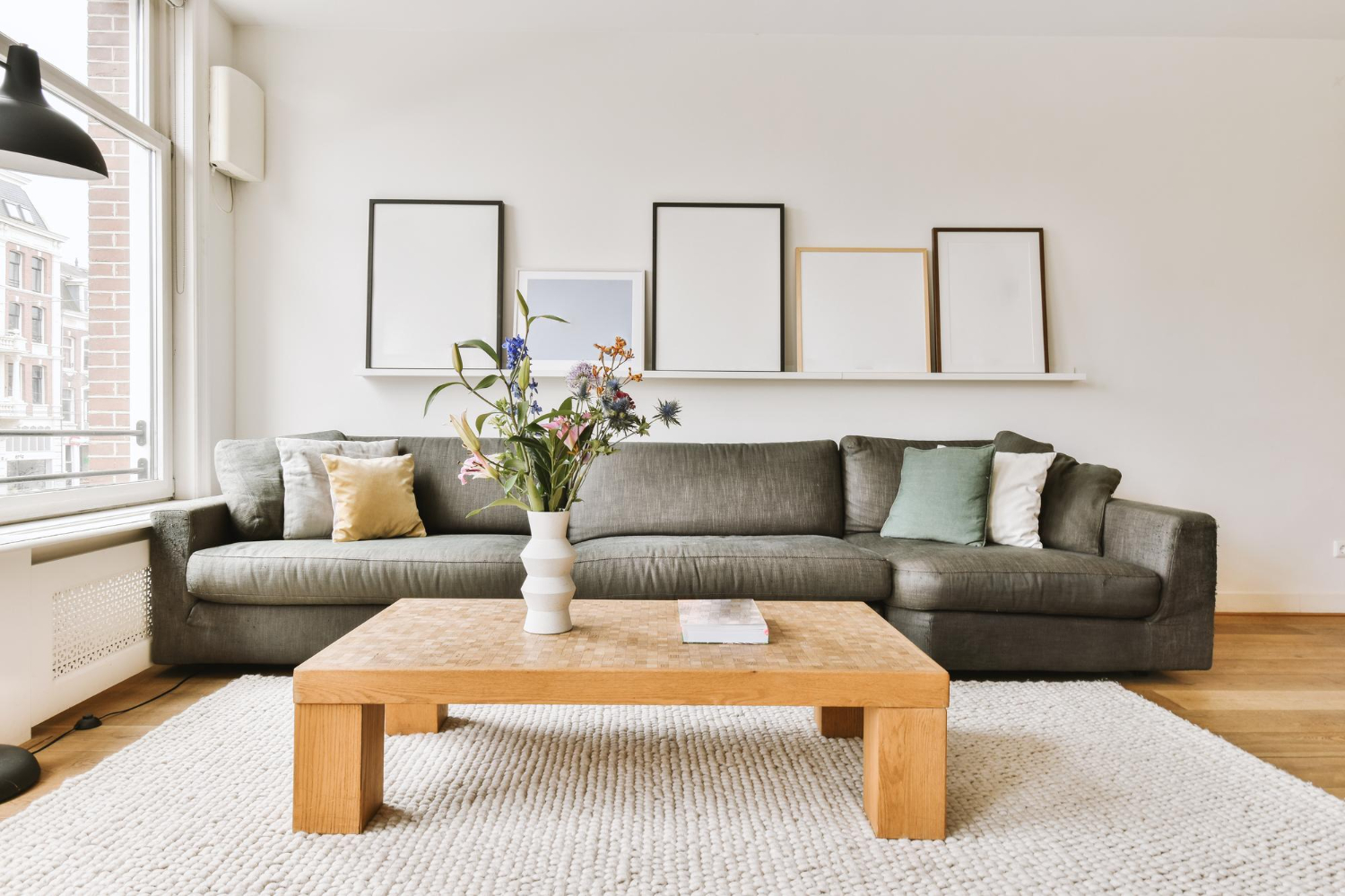 Designing with Nature: How Fresh Flowers Elevate Modern Interiors