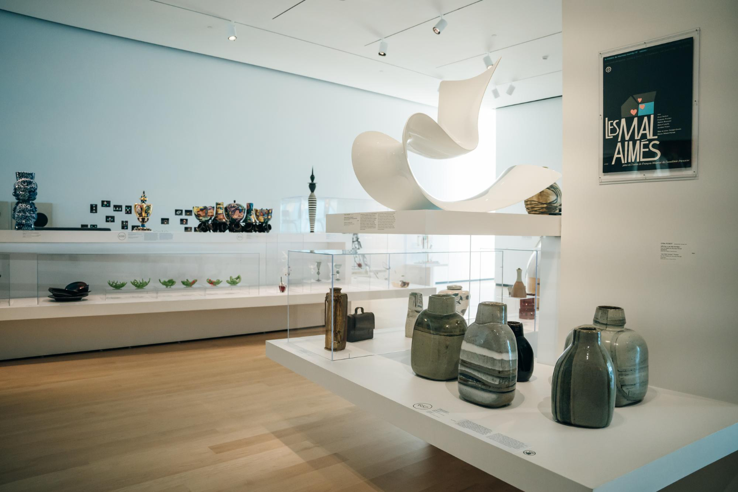 How Display Counters Enhance Product Visibility and Store Sales