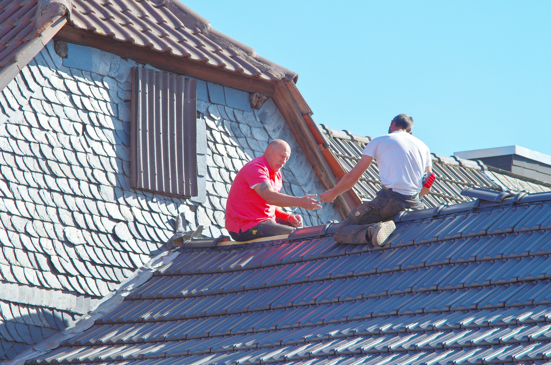Reasons Why You Should Leave Roofing to the Experts