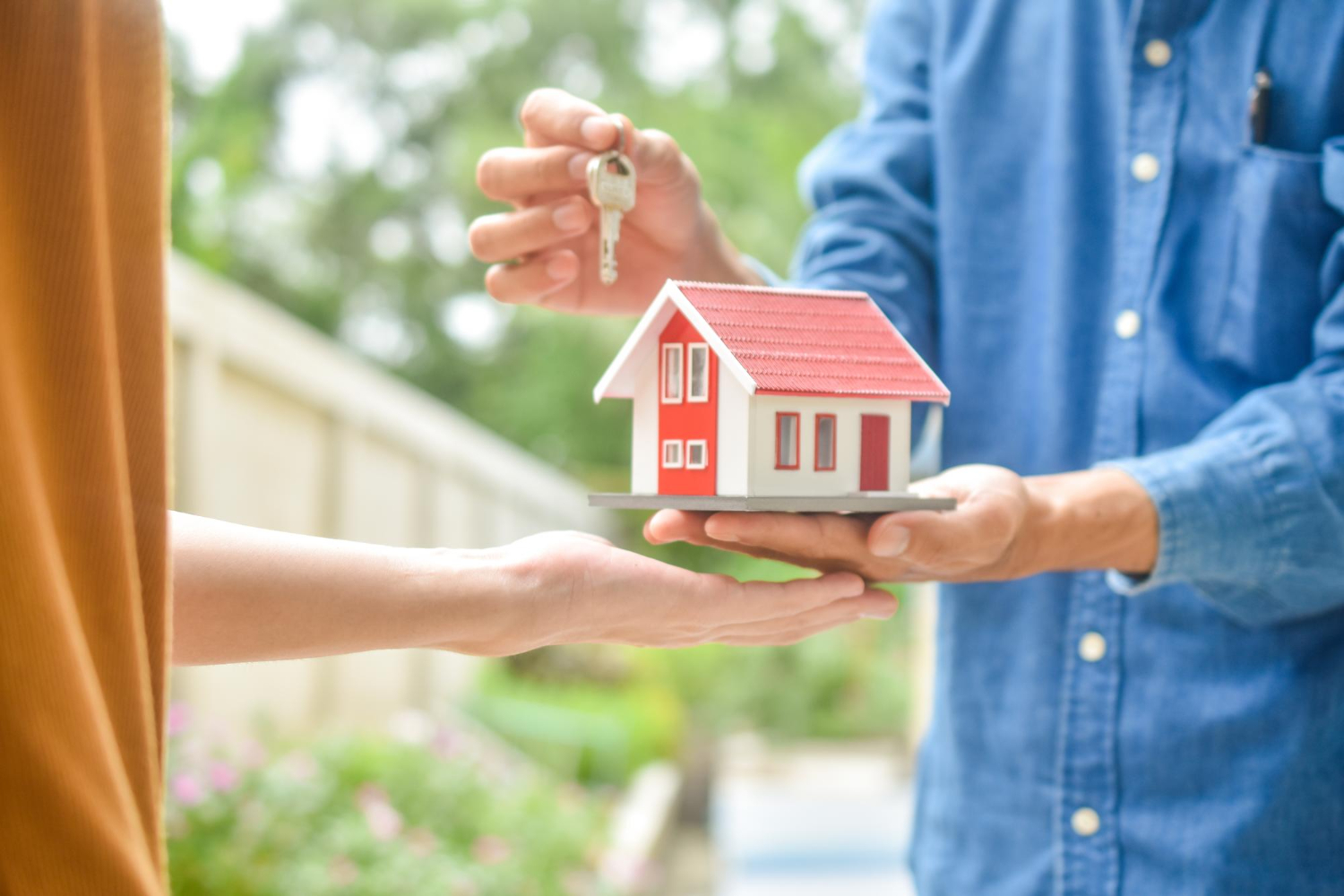 How Can a Skilled Real Estate Agent Help You Pay Less for a Home?